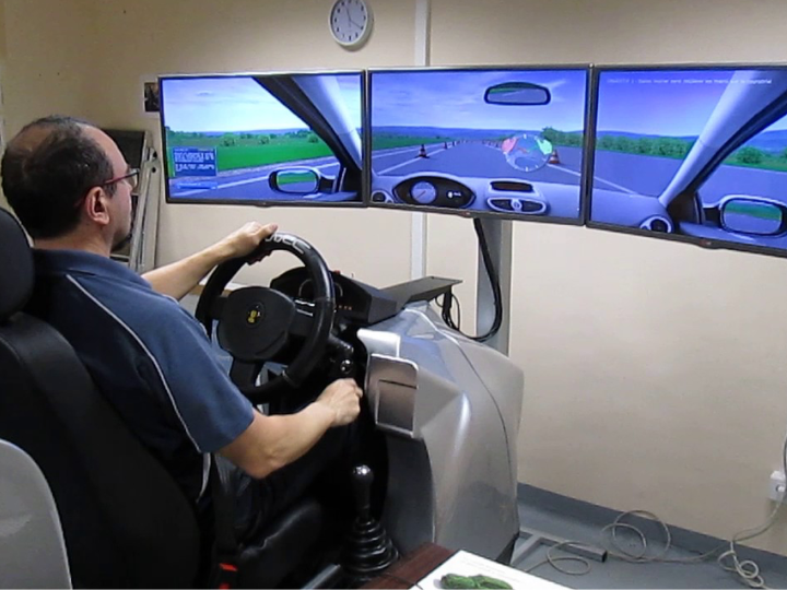 Conduite sur simulateur voiture