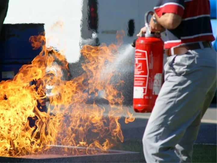 Équipier de Première Intervention – Lutte initiale contre l’incendie